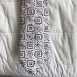 Men’s Silver Patterned Tie